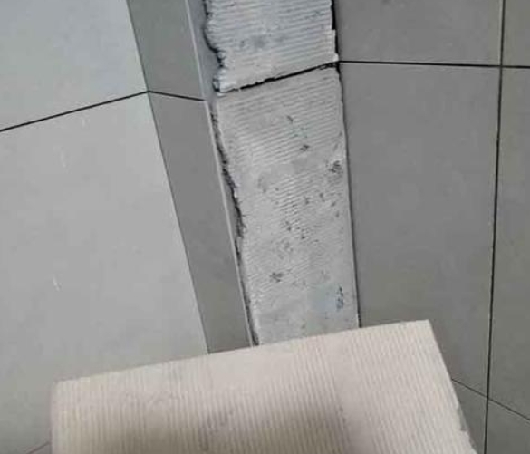 茌平瓷砖空鼓维修公司分享下厨房瓷砖脱落的补救措施。